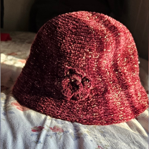 Elegant Burgundy Gold Women's Knit Hat - Picture 1 of 4